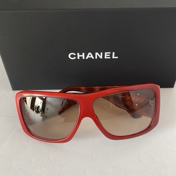 Authentic Chanel Sunglasses. - Picture 8 of 15